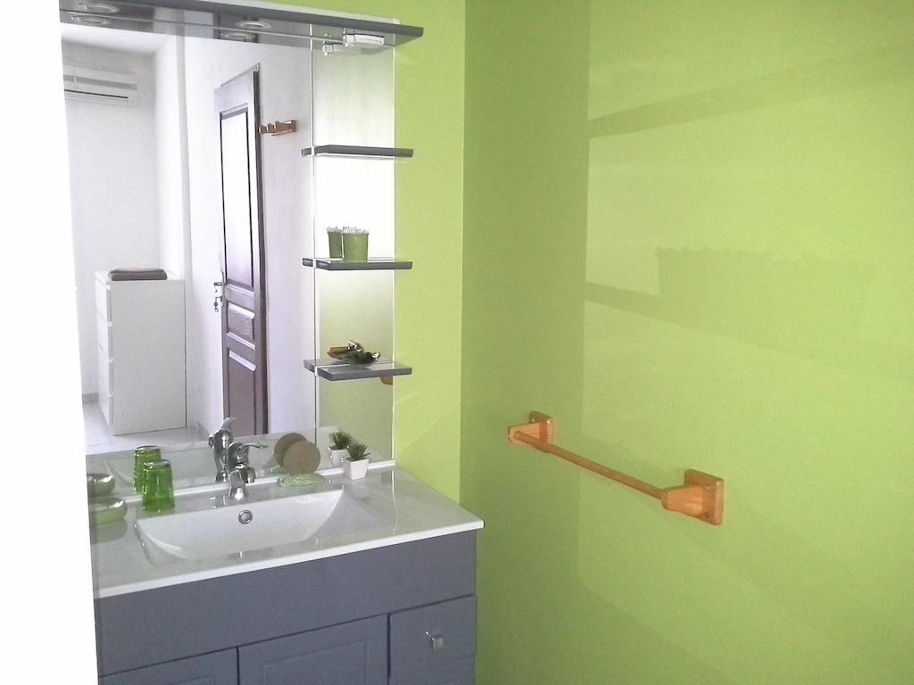 Millot Conilhac Bed & Breakfast Стая снимка